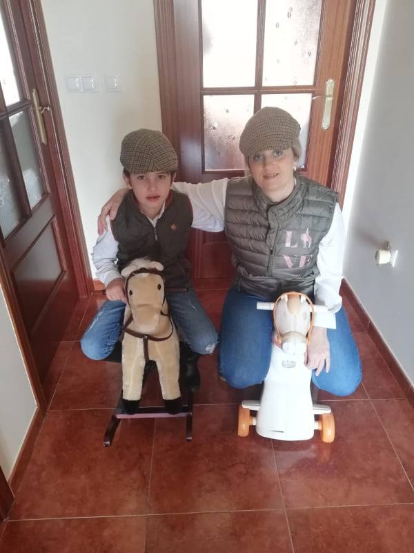 Fotos: Los vecinos de Arroyo celebran el Día de la Luz desde casa