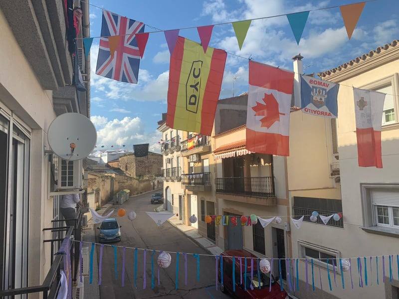Fotos: Los vecinos de Arroyo celebran el Día de la Luz desde casa
