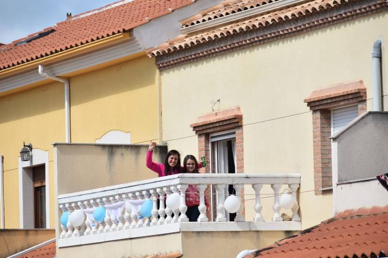 Fotos: Los vecinos de Arroyo celebran el Día de la Luz desde casa