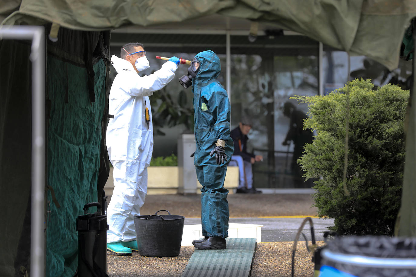 El Ejército vuelve a desinfectar la Residencia Asistida de Cáceres