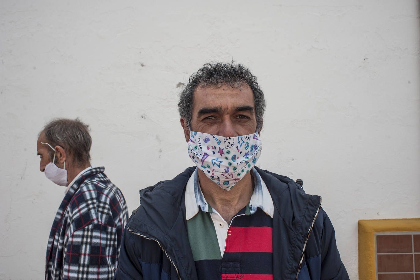 Fotos: Así viven 50personas en el polideportivo Las Palmeras en Badajoz
