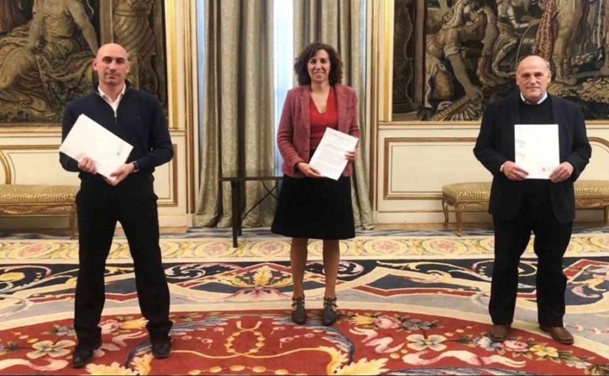 Luis Rubiales, Irene Lozano y Javier Tebas, durante la reunión. 