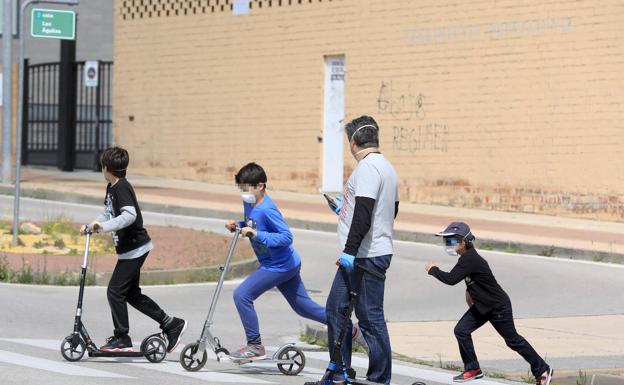 Los patinetes fueron los reyes de las calles durante toda la jornada de ayer.