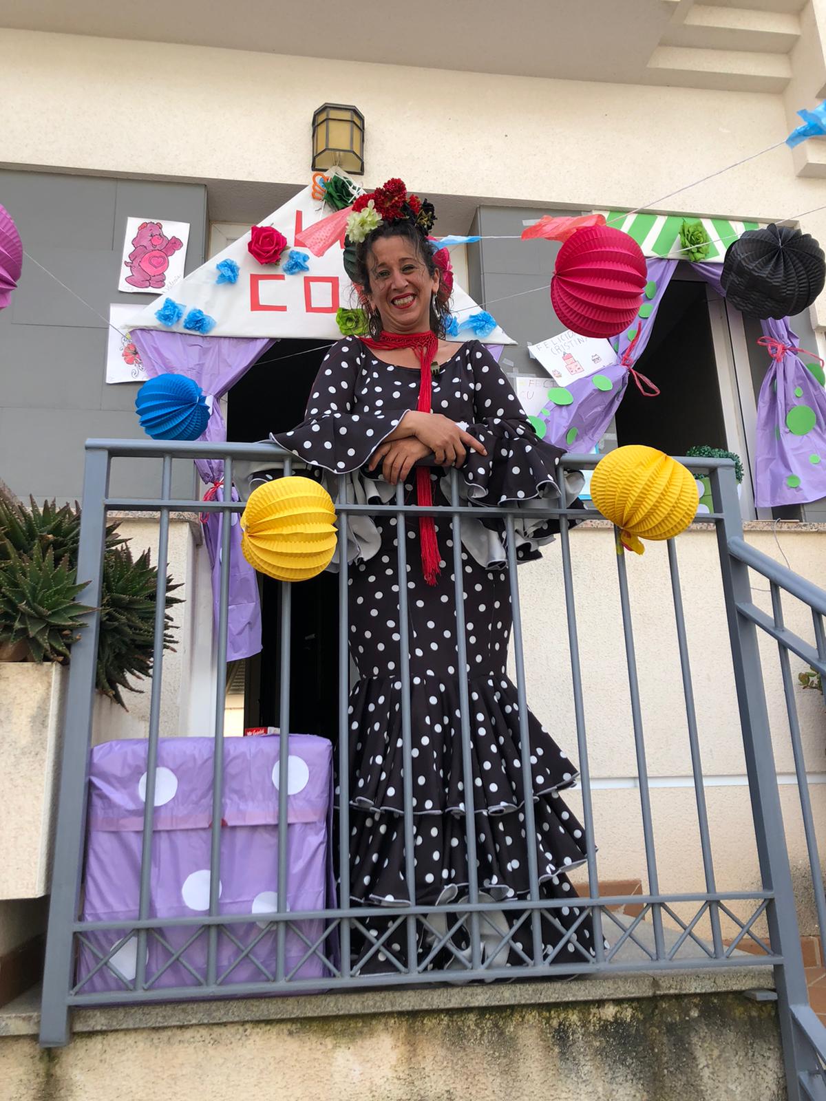 Fotos: Vecinos de Villanueva celebran la Feria de Abril en sus casas