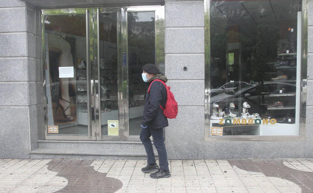 Tienda cerrada durante el estado de alarma en Cáceres. 