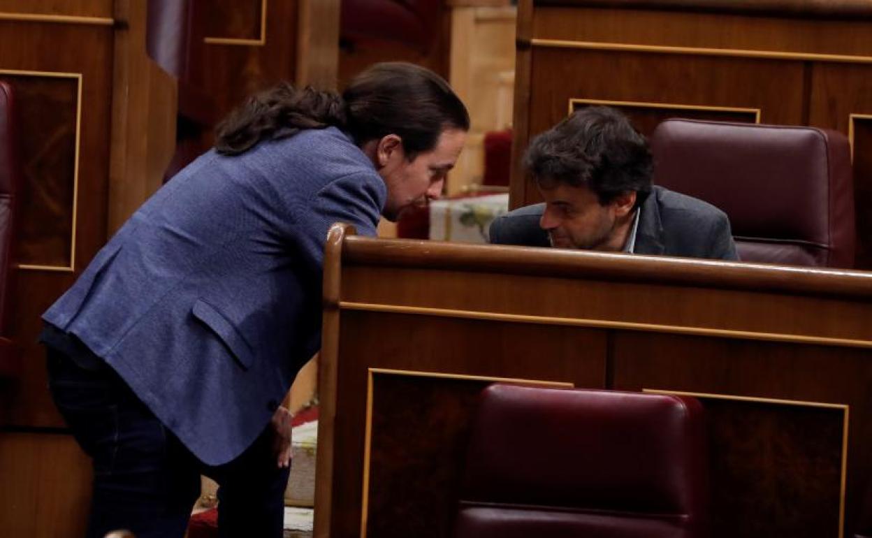 Pablo Iglesias junto con el presidente del grupo parlamentario de Unidas Podemos, Jaume Asens.