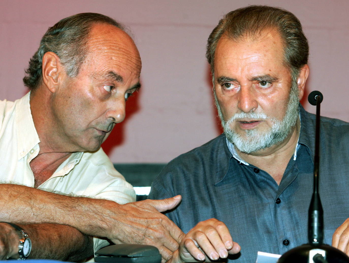 Julio Anguita y Francisco Frutos, en las fiestas del PCE de Madrid en 2005.