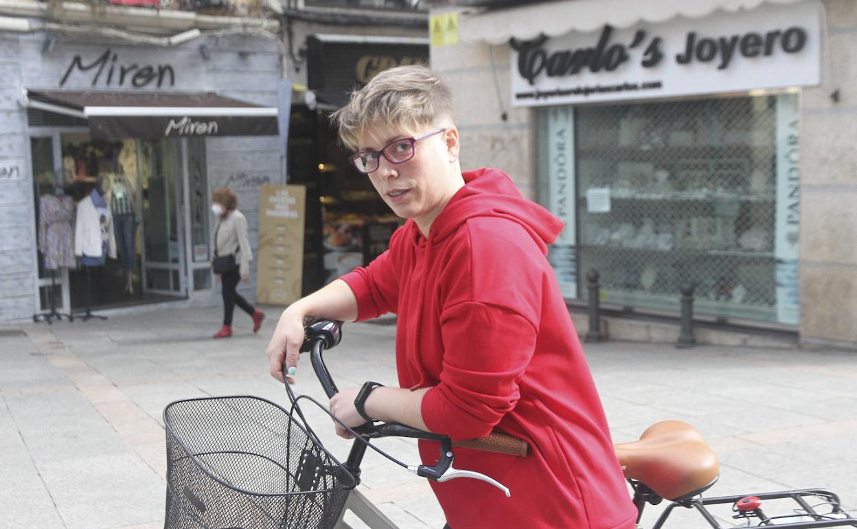 Carolina Rocha se ha animado a utilizar la bici en la ciudad.