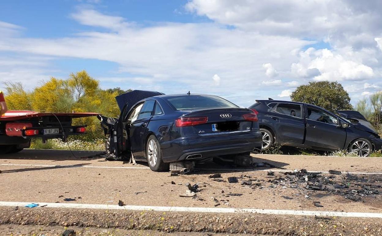 Tres personas resultan heridas en un choque frontal cerca de la presa del Pantano de Orellana