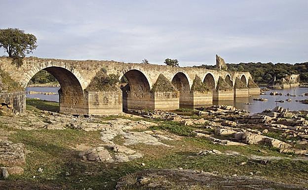 Puente oliventino de Ayuda, en la frontera con Portugal.