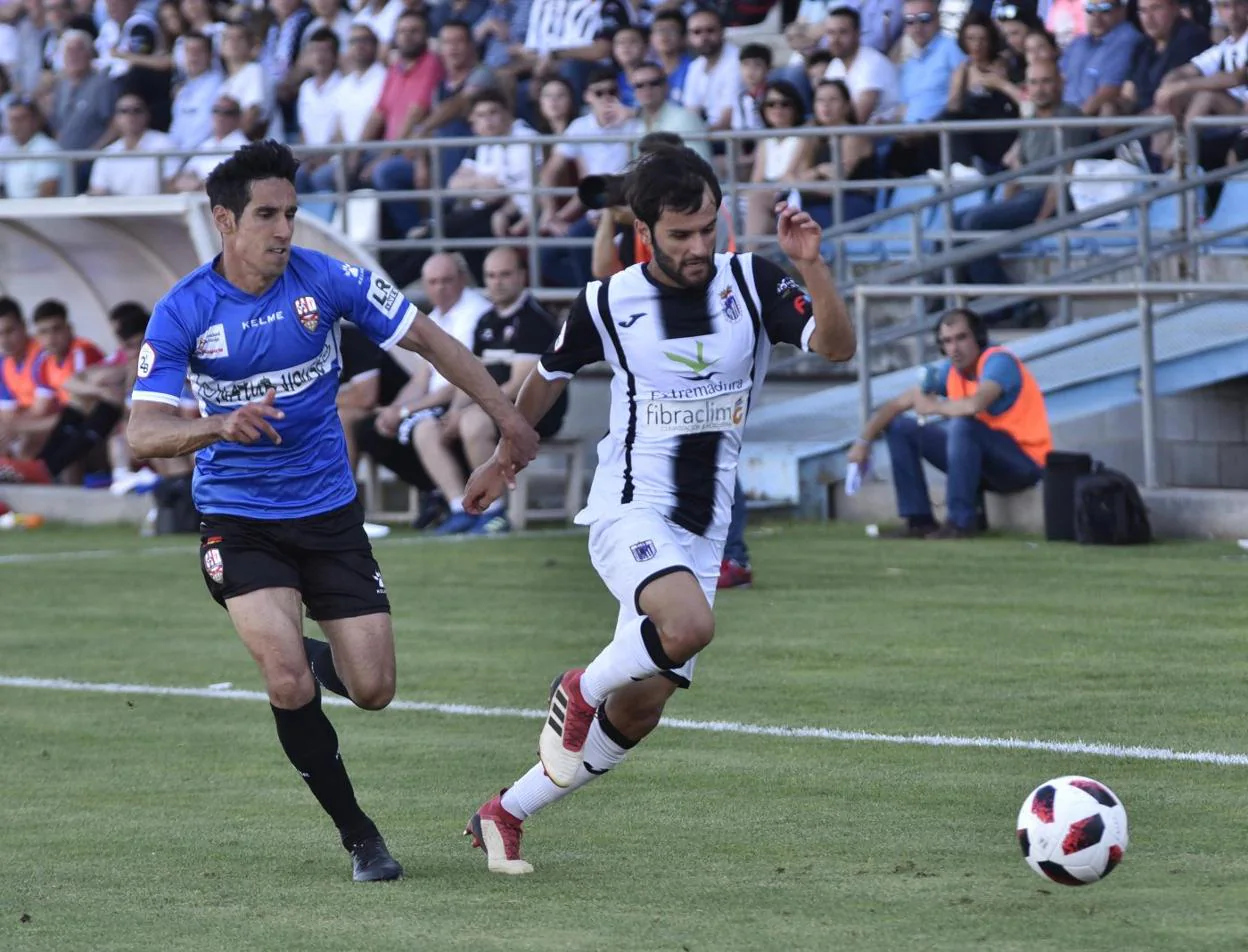 Candelas durante la eliminatoria de ascenso del año pasado ante la UD Logroñés en el Nuevo Vivero. 