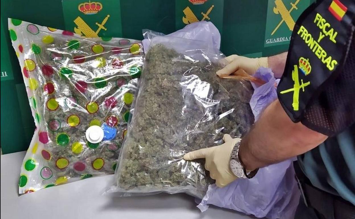 Dos detenidos con más de dos kilos de marihuana a la altura de Almendralejo