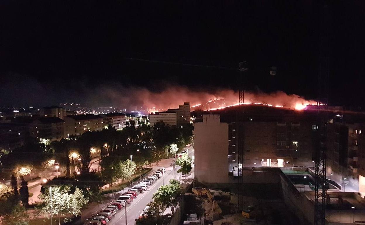 El Seprona investiga si el incendio en el Cerro de los Pinos de Cáceres fue provocado