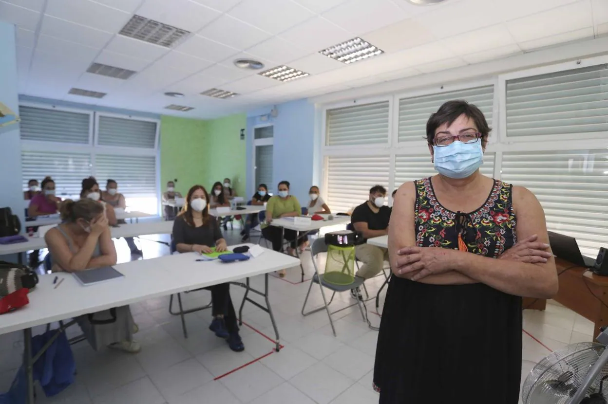 Susana, de Iter Renacimiento, en una de las aulas de formación con los alumnos. 