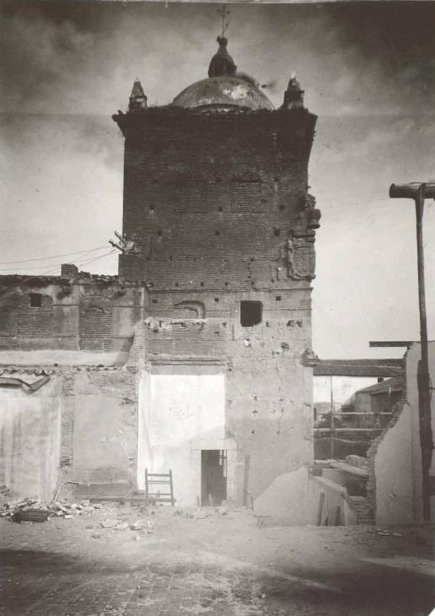 El palacio de Moctezuma bombardeado. 