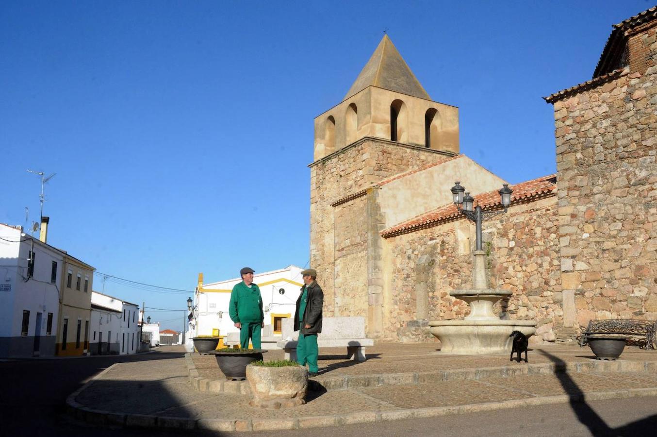 Imagen actual de la torre de la iglesia de Carrascalejo reconstruida.