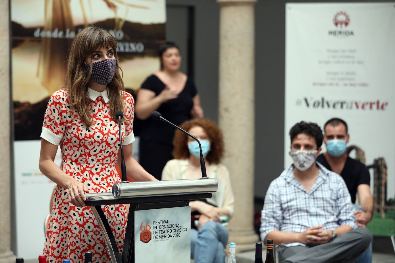 Fotos: Una Antígona con dilemas contemporáneos abre el Festival de Mérida