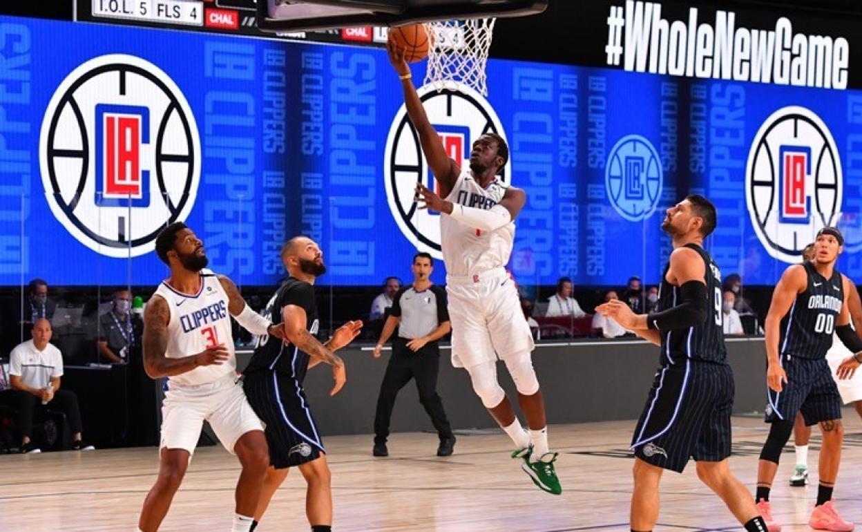 Comienzan los partidos de preparación de la NBA con victoria de los Clippers