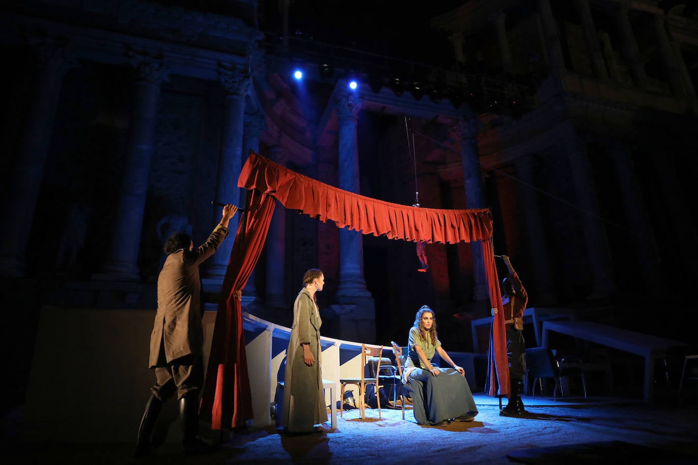 El montaje del mexicano David Gaitán busca actualizar al máximo la tragedia griega a lo largo de una hora y cuarenta y cinco minutos de duración