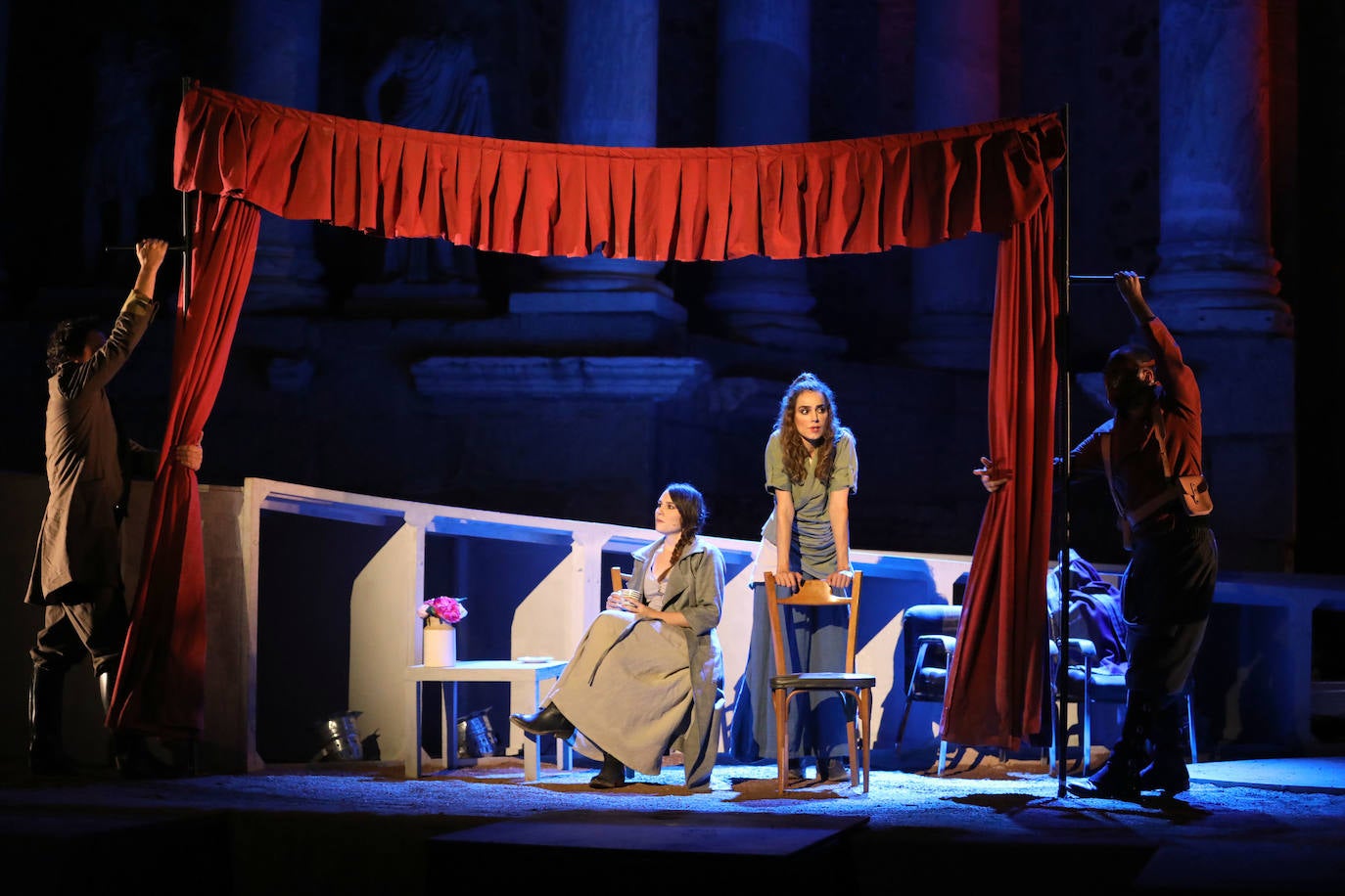 El montaje del mexicano David Gaitán busca actualizar al máximo la tragedia griega a lo largo de una hora y cuarenta y cinco minutos de duración