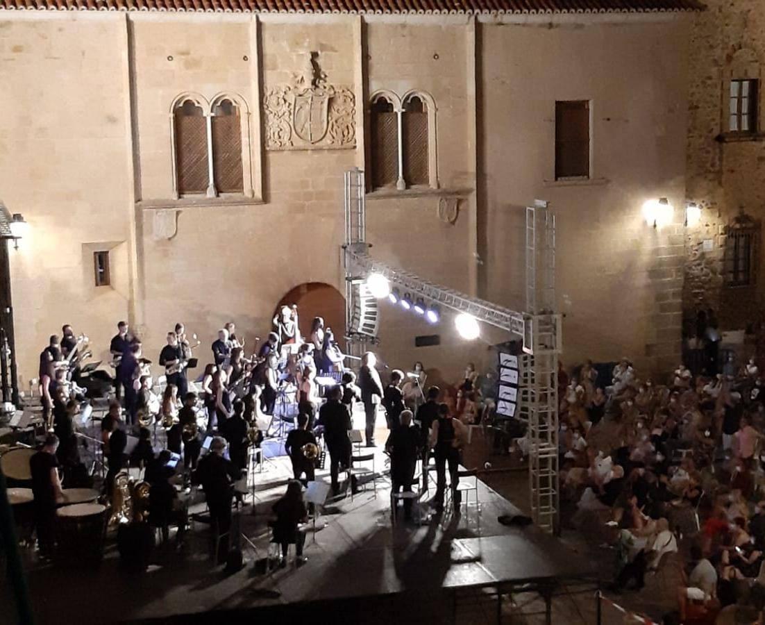 Fotos: Cácerescaparate | Metros que valen euros y cine bajo las estrellas