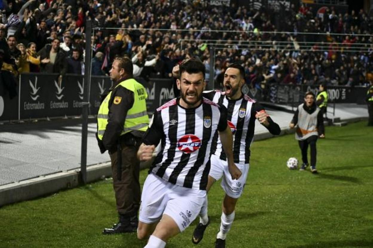 Pablo Vázquez, en un partido con el Badajoz. 