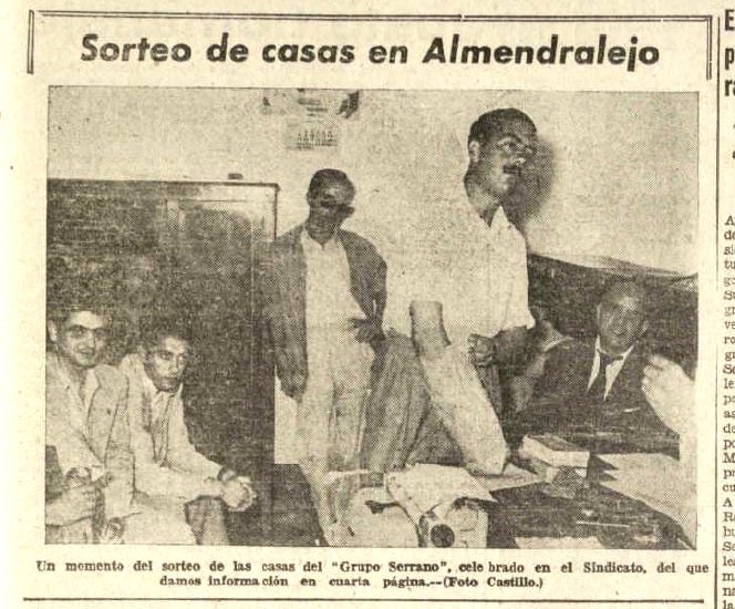 Sorteo de casas. En 1955, un 'camarada' presidió el sorteo