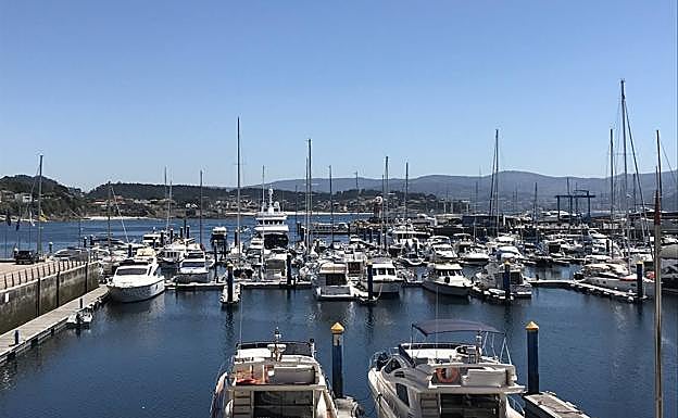 Imagen principal - Puerto deportivo (arriba), playa de Baltar (centro) y caminos señalizados por las playas (abajo) 
