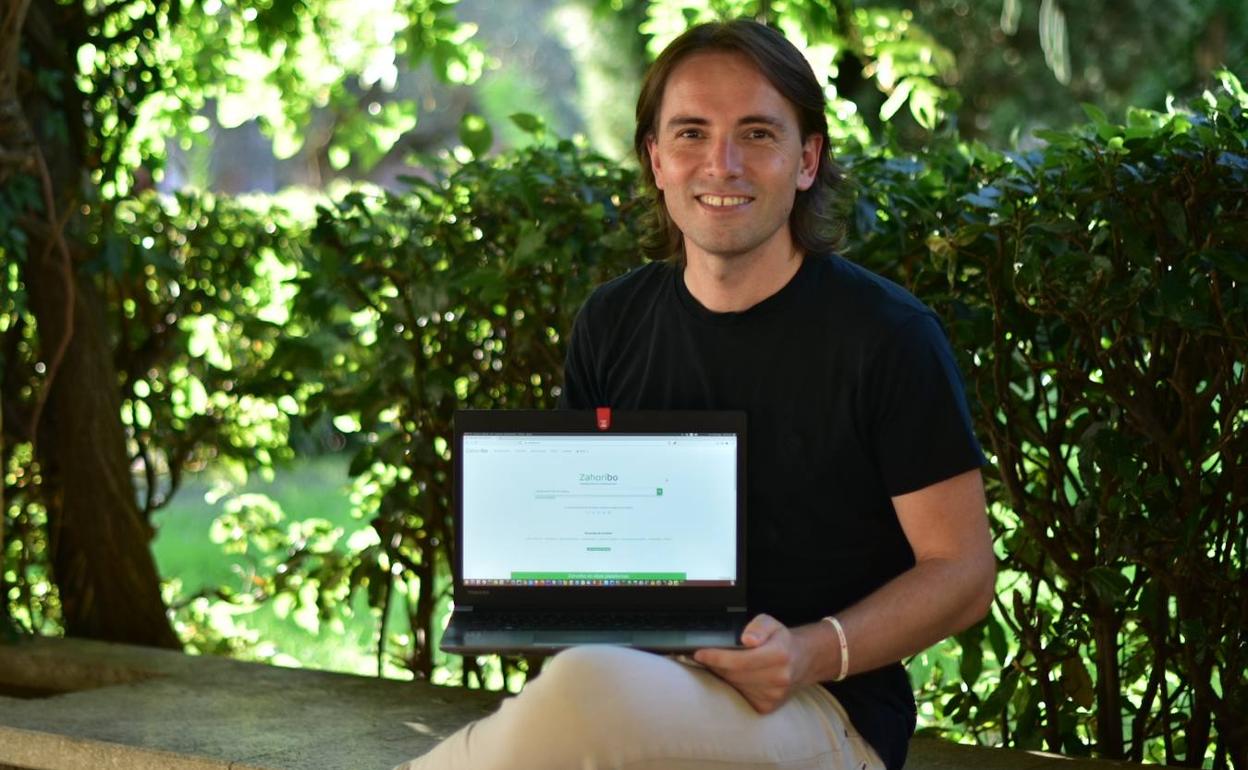 Manuel Pijierro con el buscador Zahoribo 