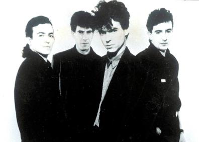 Imagen secundaria 1 - &#039;Espaldas mojadas&#039; cumple 30 años