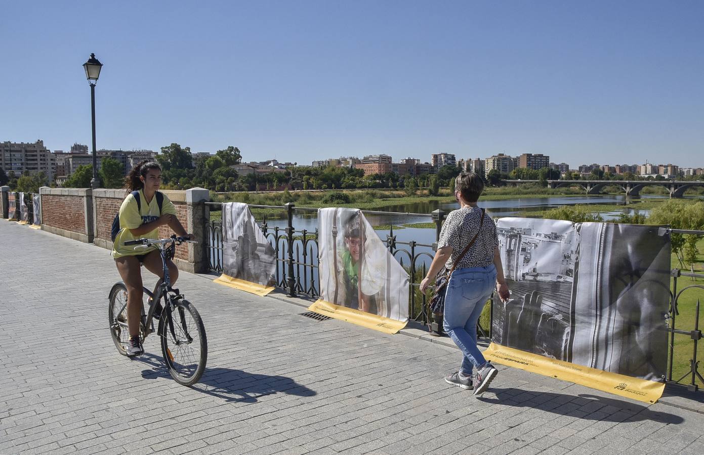 Mal estado de la exposición de PHotoEspaña en el Puente de Palmas