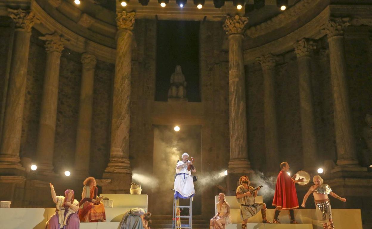 Representación de la comedia 'La cestita' este verano en el Teatro Romano de Mérida. 