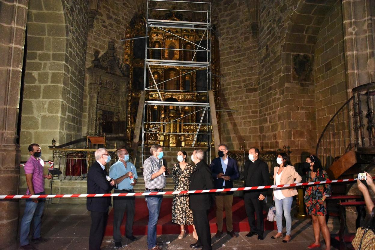 Un momento de la visita realizada ayer al templo. 