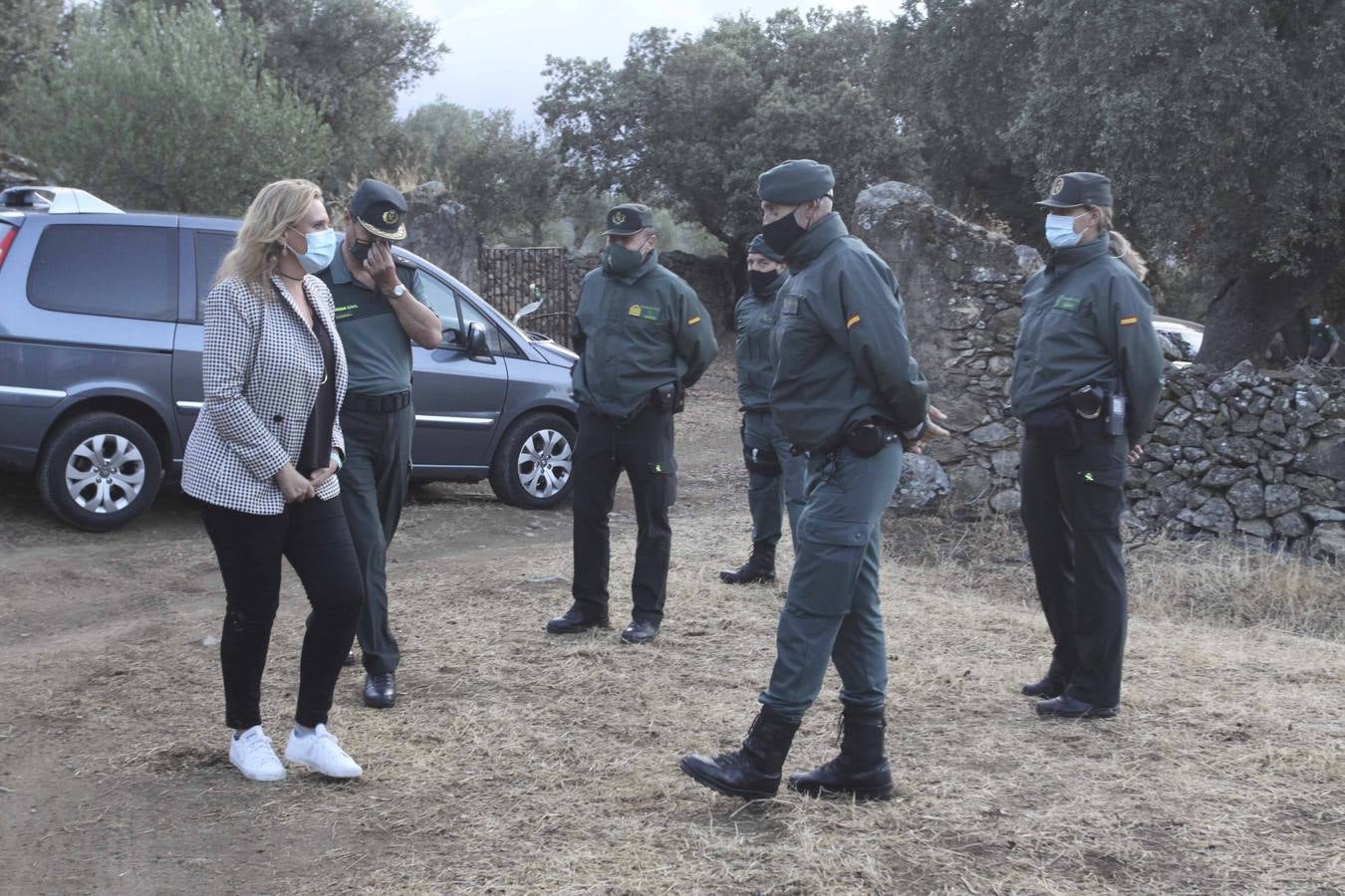 La Guardia Civil a la entrada de la finca