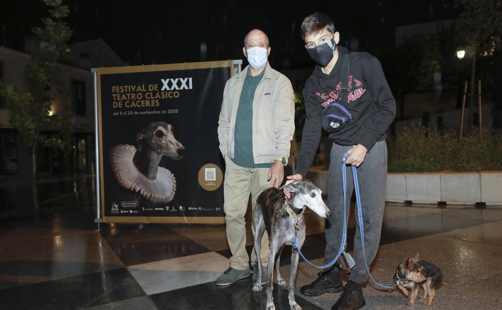 El fotógrafo Tete Alejandre junto a Gorda y Marcos Cano.
