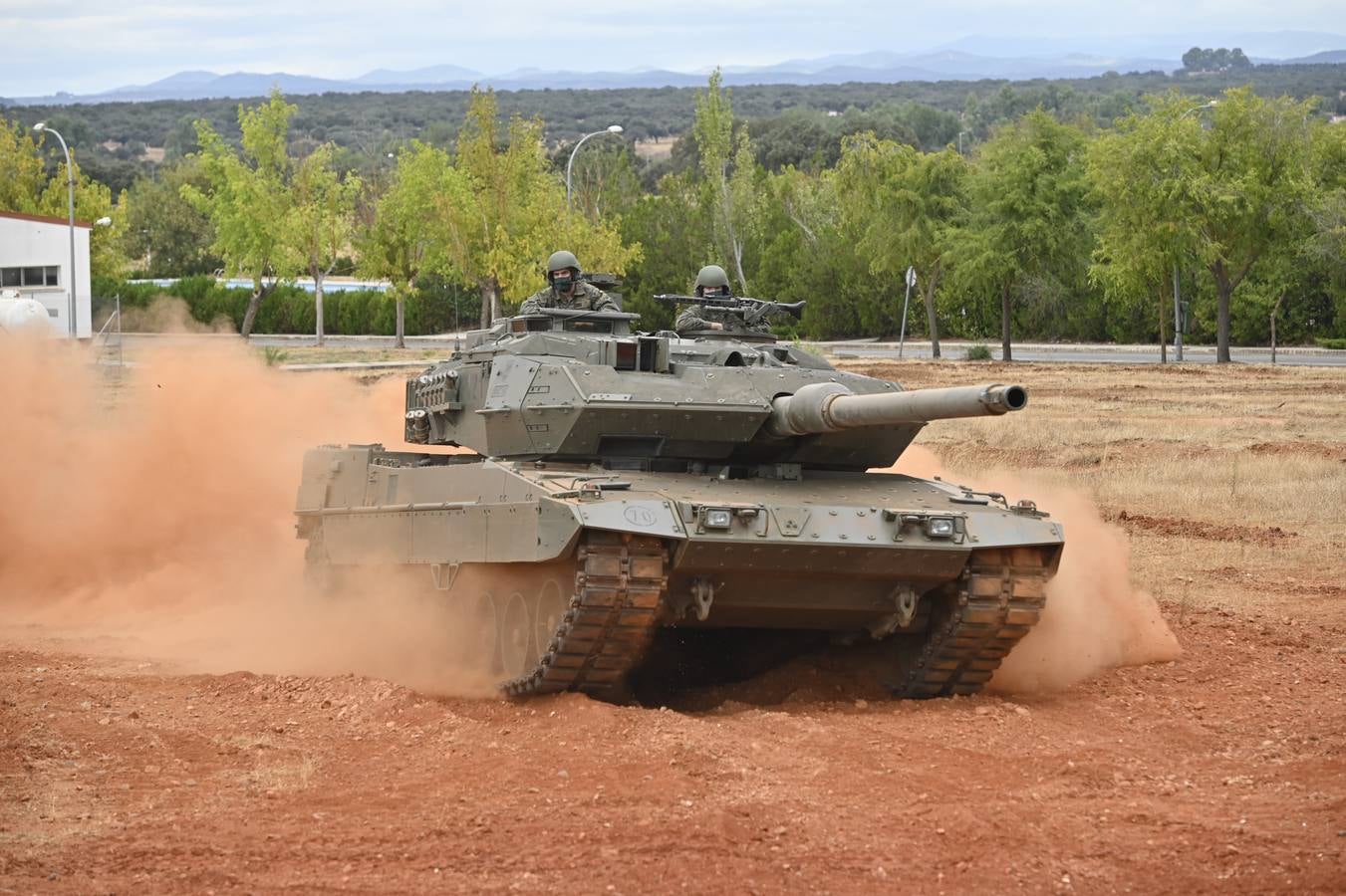 Militares en la base General Menacho