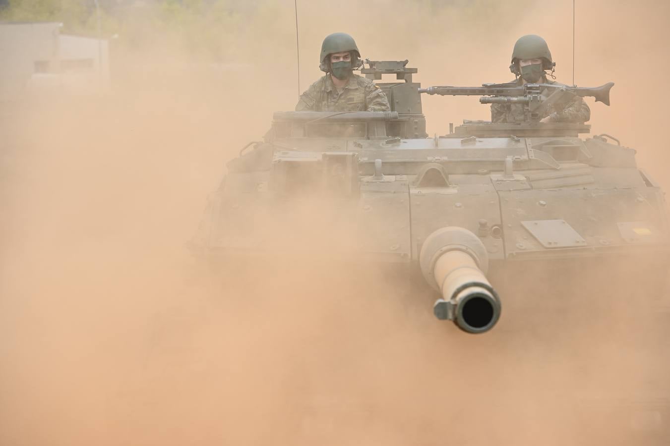 Militares en la base General Menacho