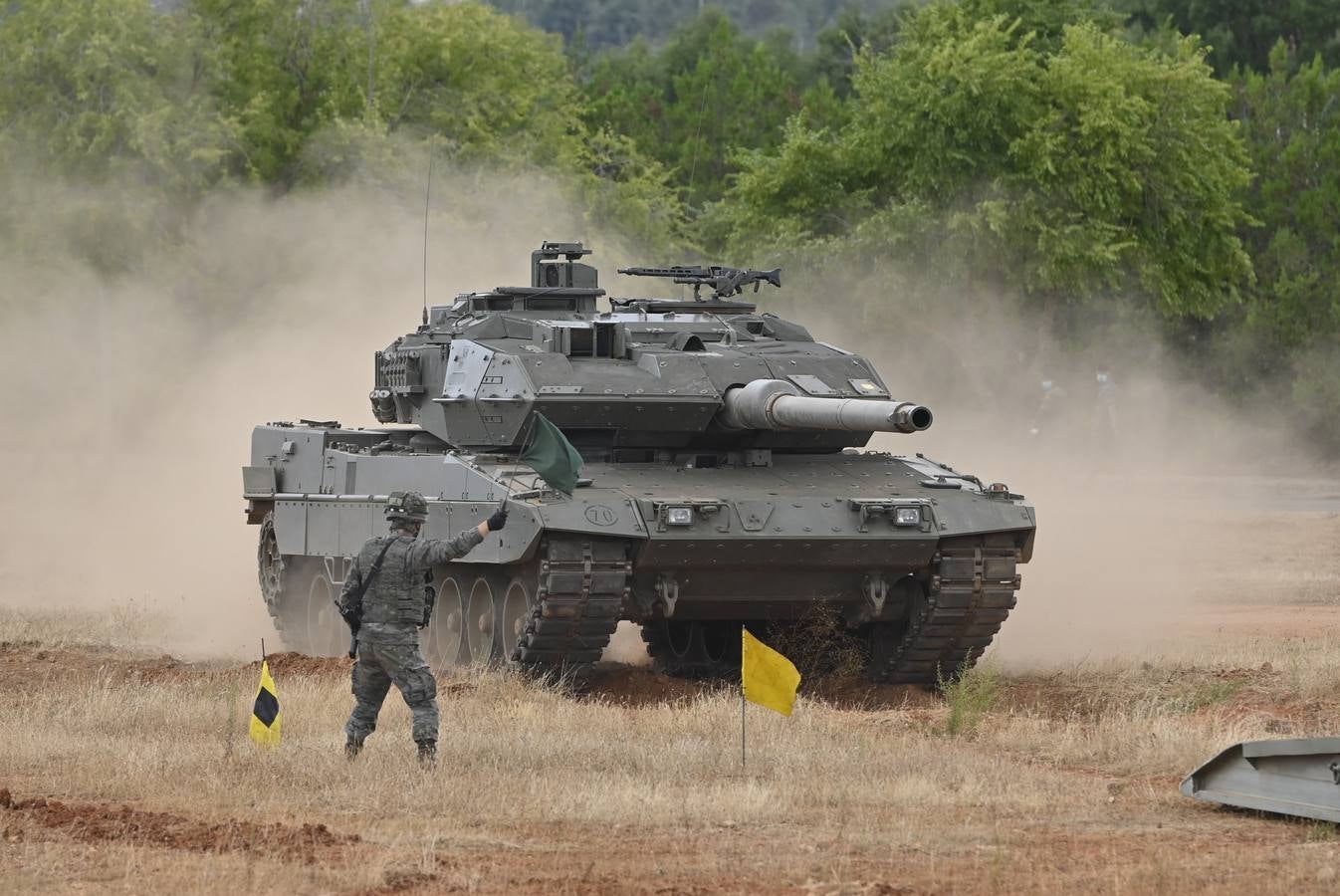 Militares en la base General Menacho