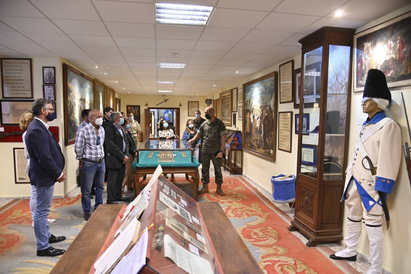 Militares en la base General Menacho