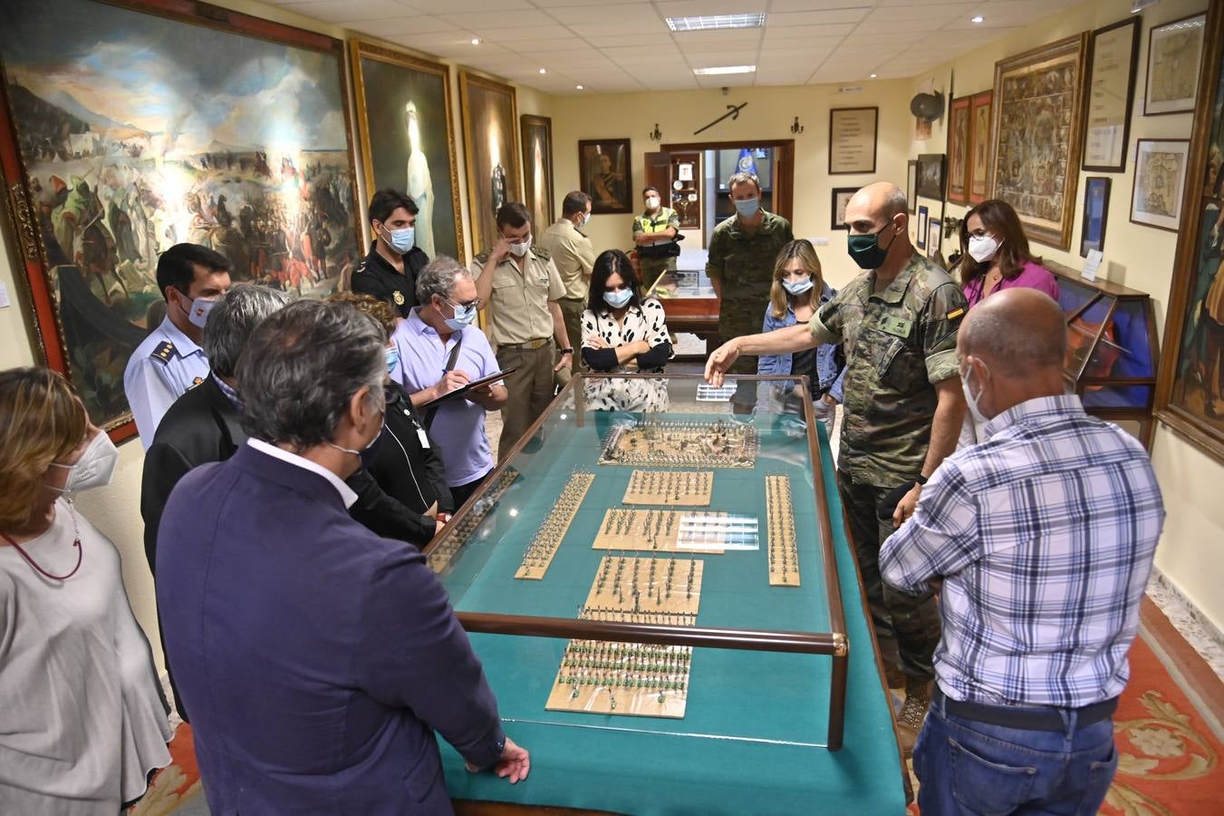 Militares en la base General Menacho