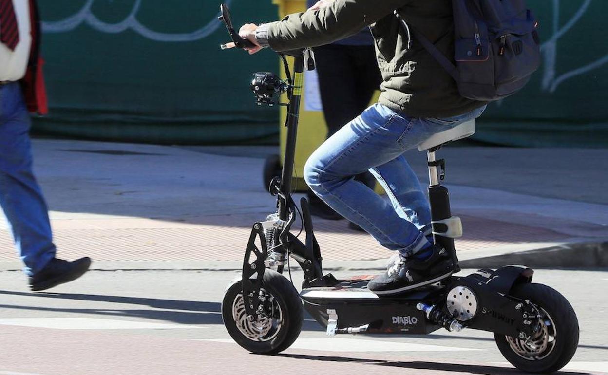 Incumplir las normas de circulación con patinete se multará con 200 euros en Villanueva