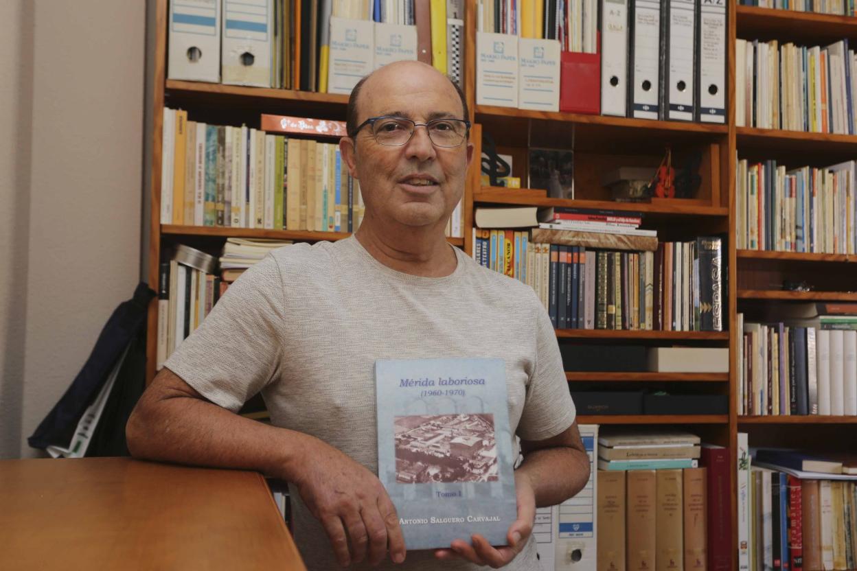 Antonio Salguero, con su nuevo libro sobre la ciudad. 