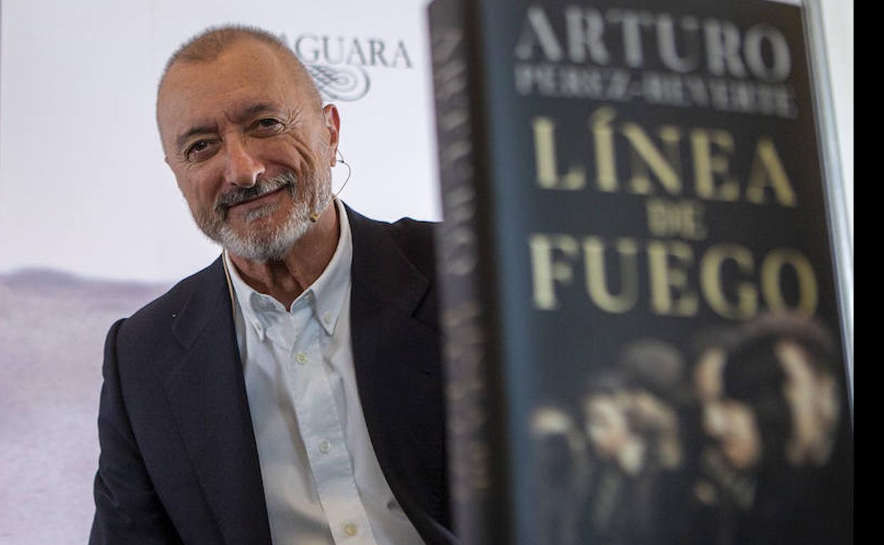 El escritor y académico Arturo Pérez-Reverte. 