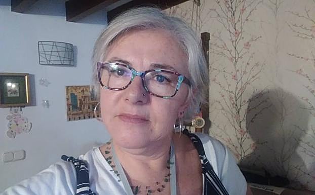 Josefa Carballar tiene a su madre en los pisos tutelados de Monesterio. 