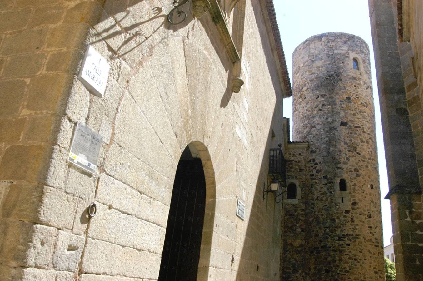 La torre redonda del Palacio de Carvajal.