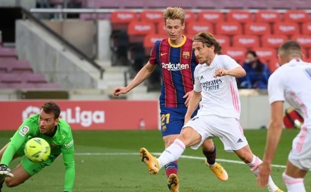 La vieja guardia decide el clásico menos clásico