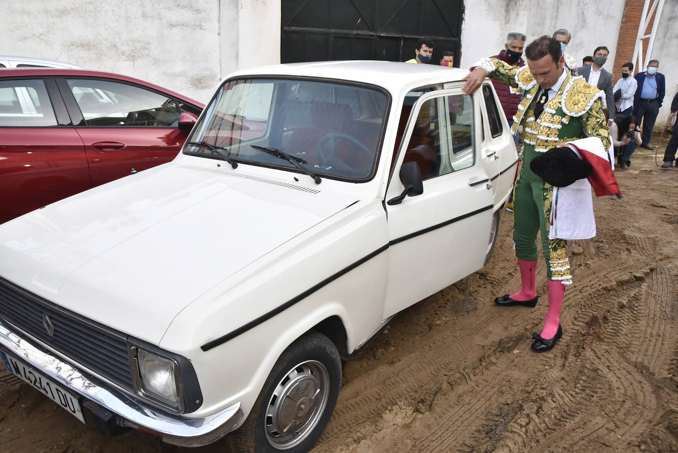 Fotos: Antonio Ferrera mata en maestro seis sorprendentes zalduendos en Badajoz