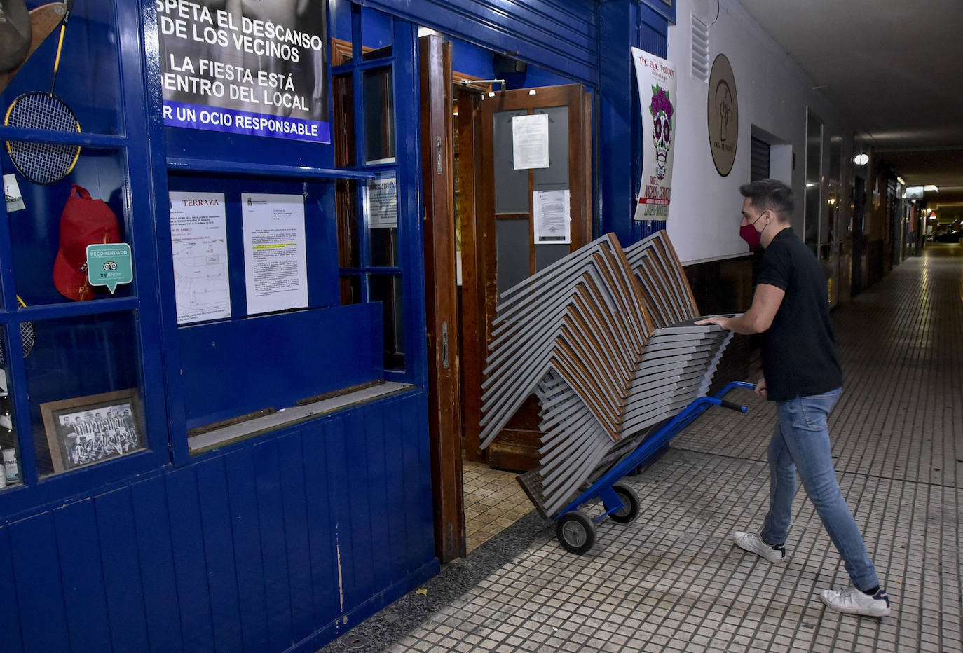 Fotos: Calles vacías en Cáceres y Badajoz por el toque de queda