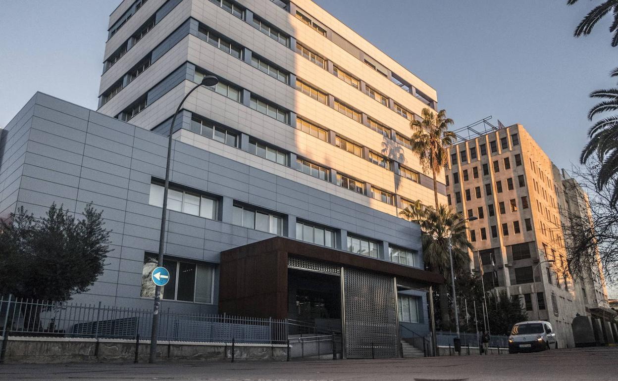 Sede de la Agencia Tributaria en el paseo de San Francisco de Badajoz.