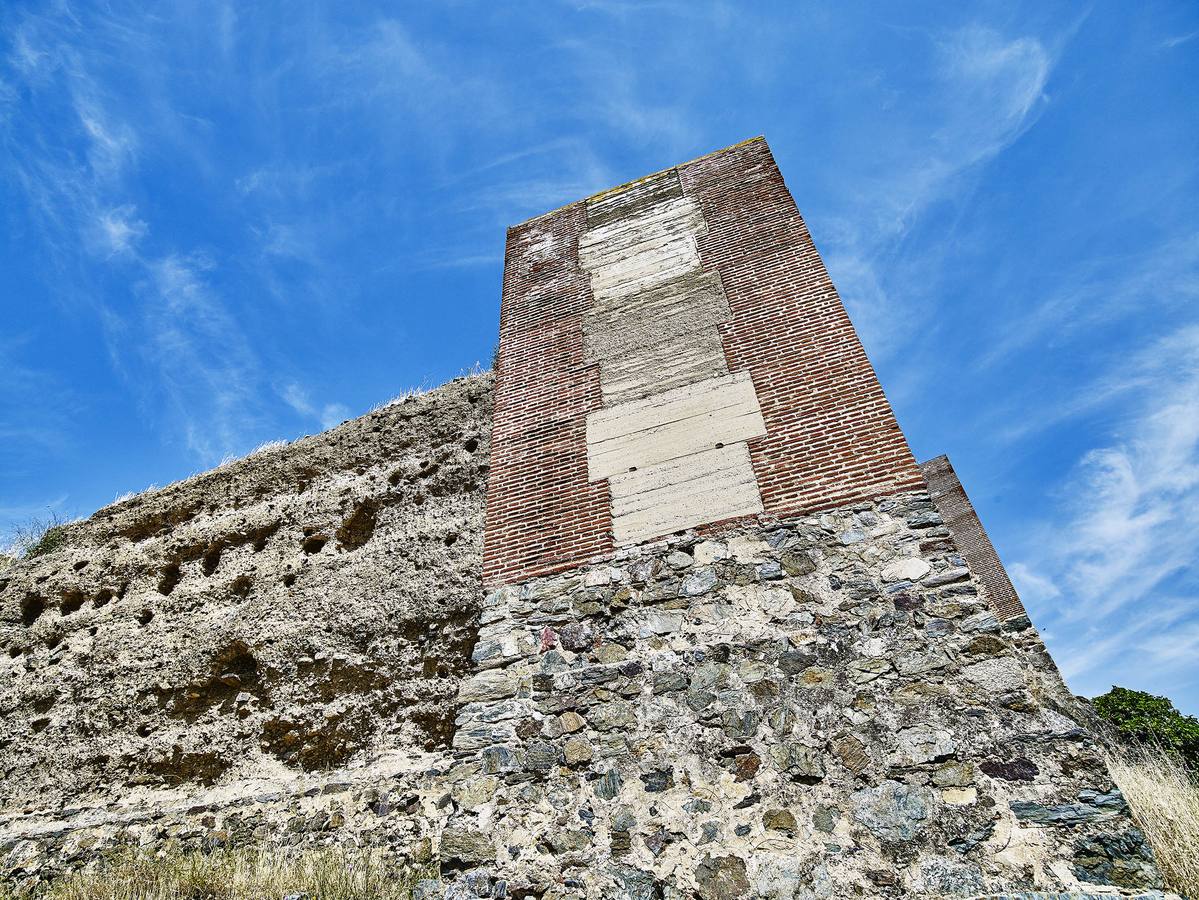 Torre esquinera del castillo